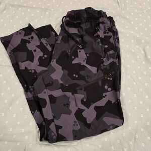 Under Armour Men's Black and Gray Camouflage Joggers
